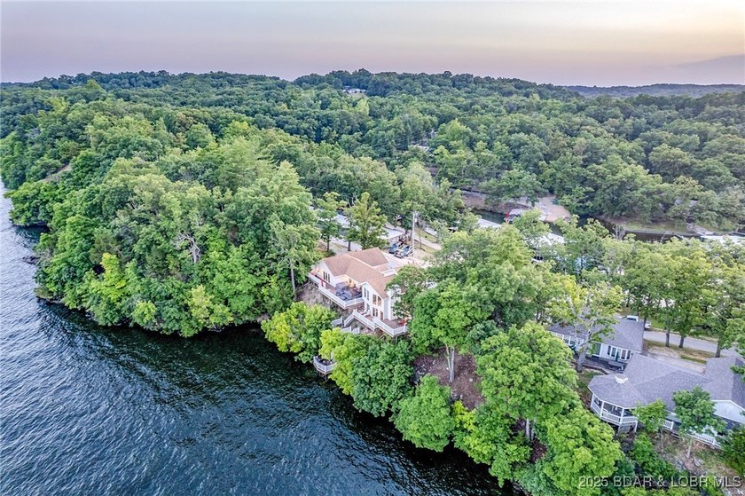 BREATH TAKING PANORAMIC VIEWS! This move-in ready 3-bedroom - photo 48