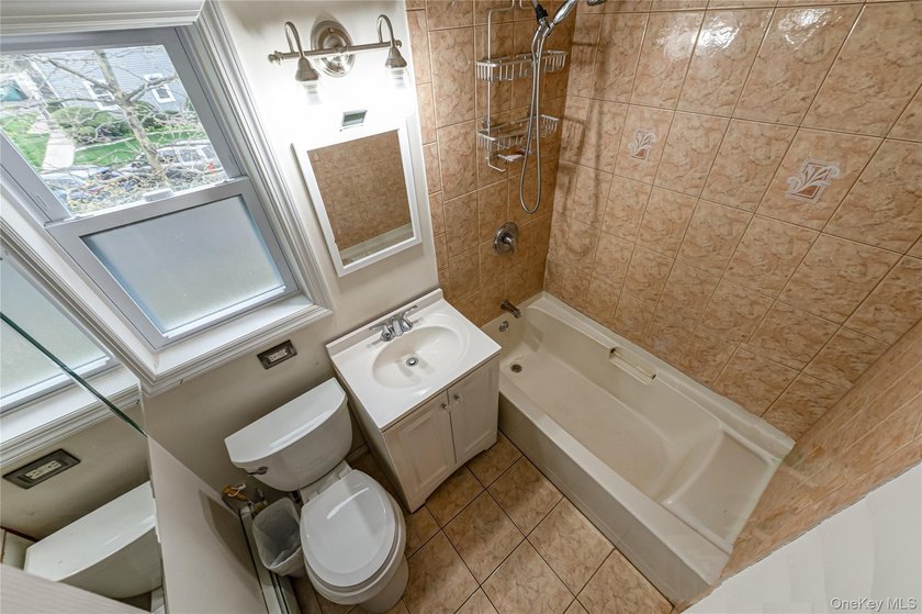 Customized second story corner unit in pristine condition - photo 8