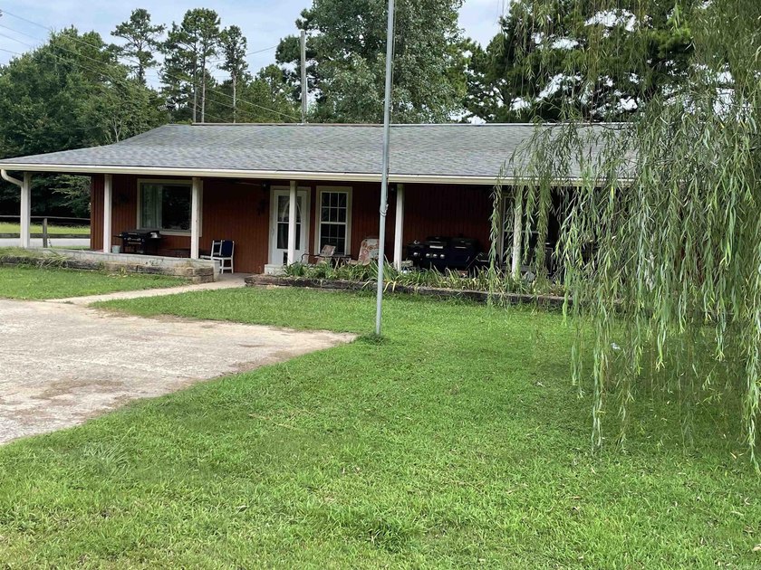House with a barn and 2.90 Acres!! Fenced property and a small - photo 14