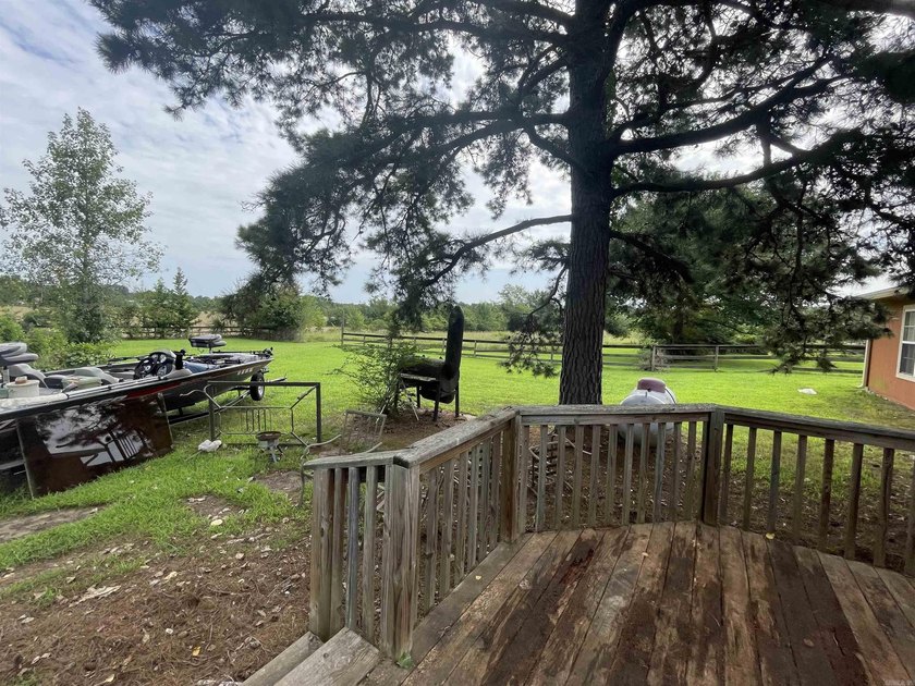 House with a barn and 2.90 Acres!! Fenced property and a small - photo 27