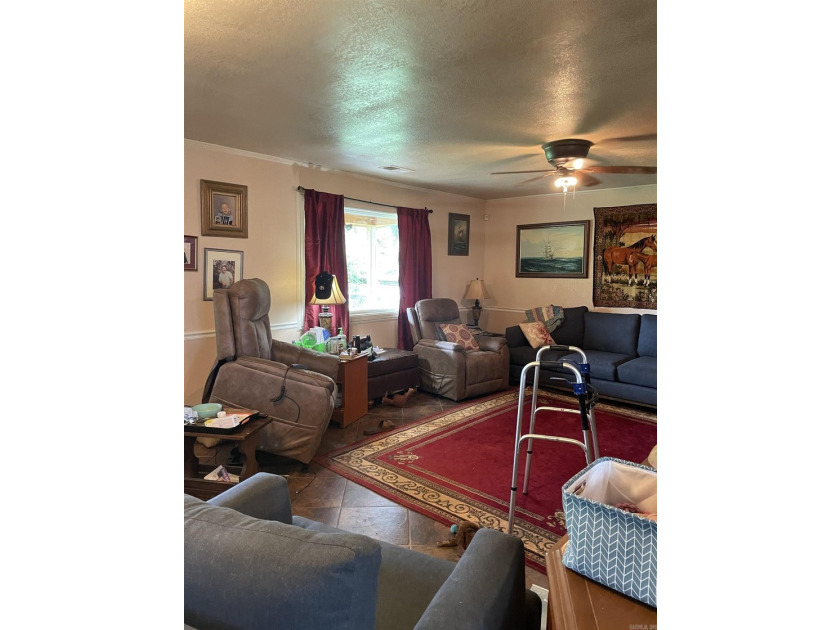 House with a barn and 2.90 Acres!! Fenced property and a small - photo 31
