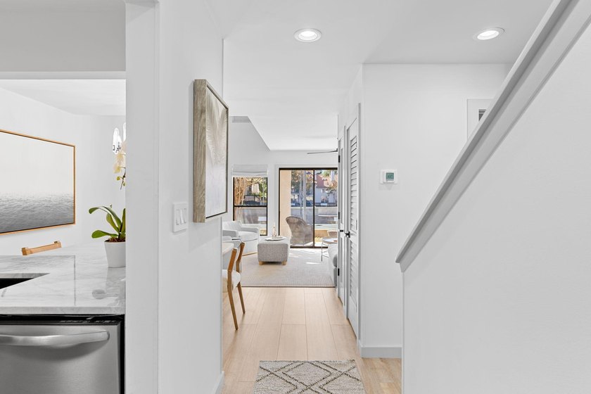 Completely Renovated &amp; Fully Furnished! Ultra- Rare Tops'l - photo 3
