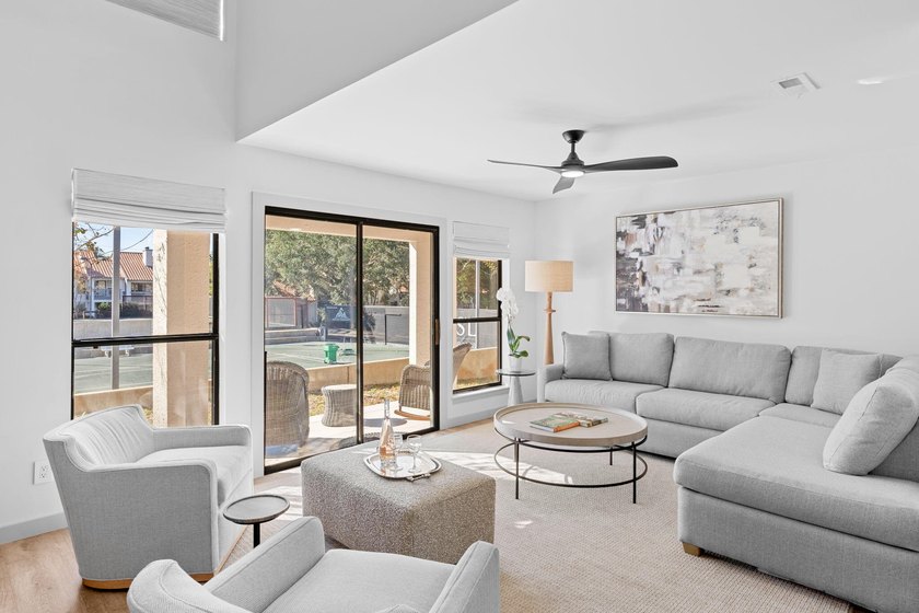 Completely Renovated &amp; Fully Furnished! Ultra- Rare Tops'l - photo 6