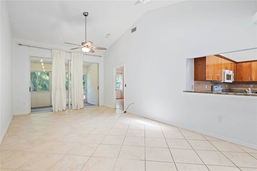 Price Reduction!! Welcome to this 1,658 sq ft single-family home - photo 3