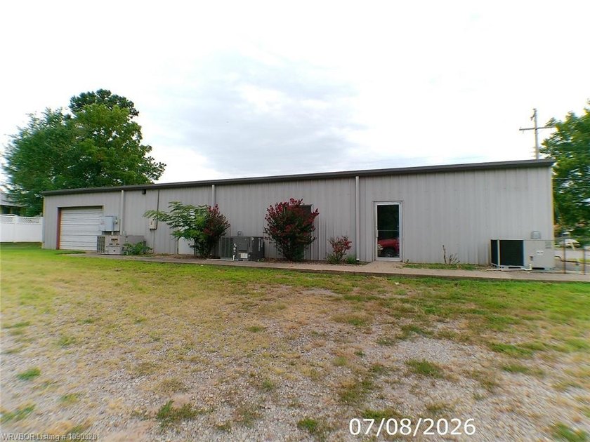 Close to the center of town. 3,200 sq ft office space, contains - photo 2