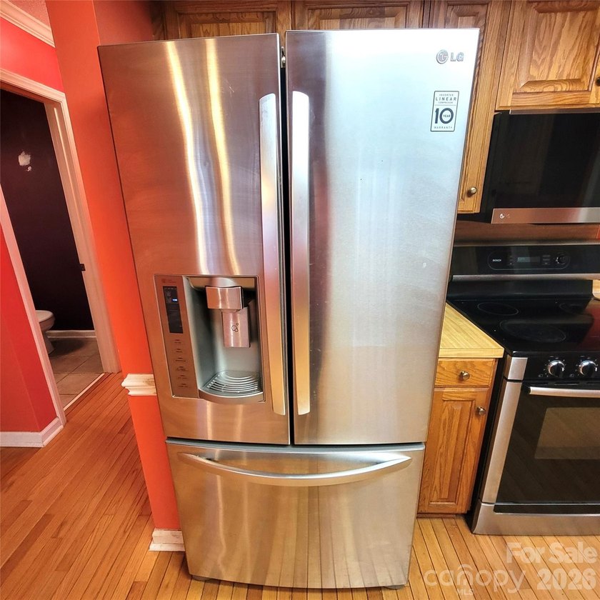 **PRICE REDUCED $100,000 FOR QUICK CLOSING!**Highly sought after - photo 12