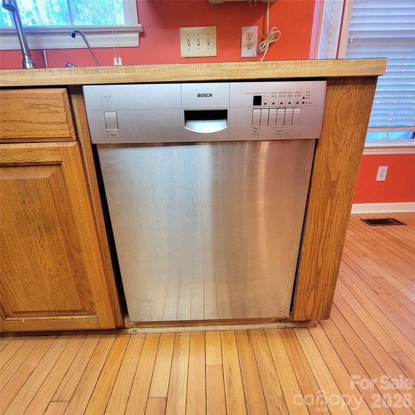 **PRICE REDUCED $100,000 FOR QUICK CLOSING!**Highly sought after - photo 13