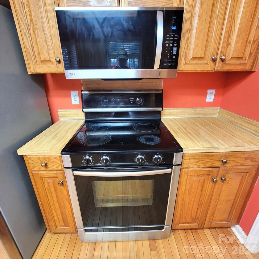 **PRICE REDUCED $100,000 FOR QUICK CLOSING!**Highly sought after - photo 14