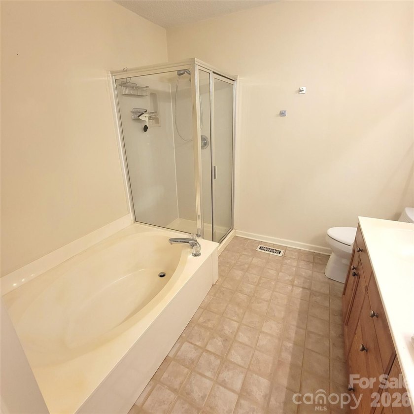 **PRICE REDUCED $100,000 FOR QUICK CLOSING!**Highly sought after - photo 23
