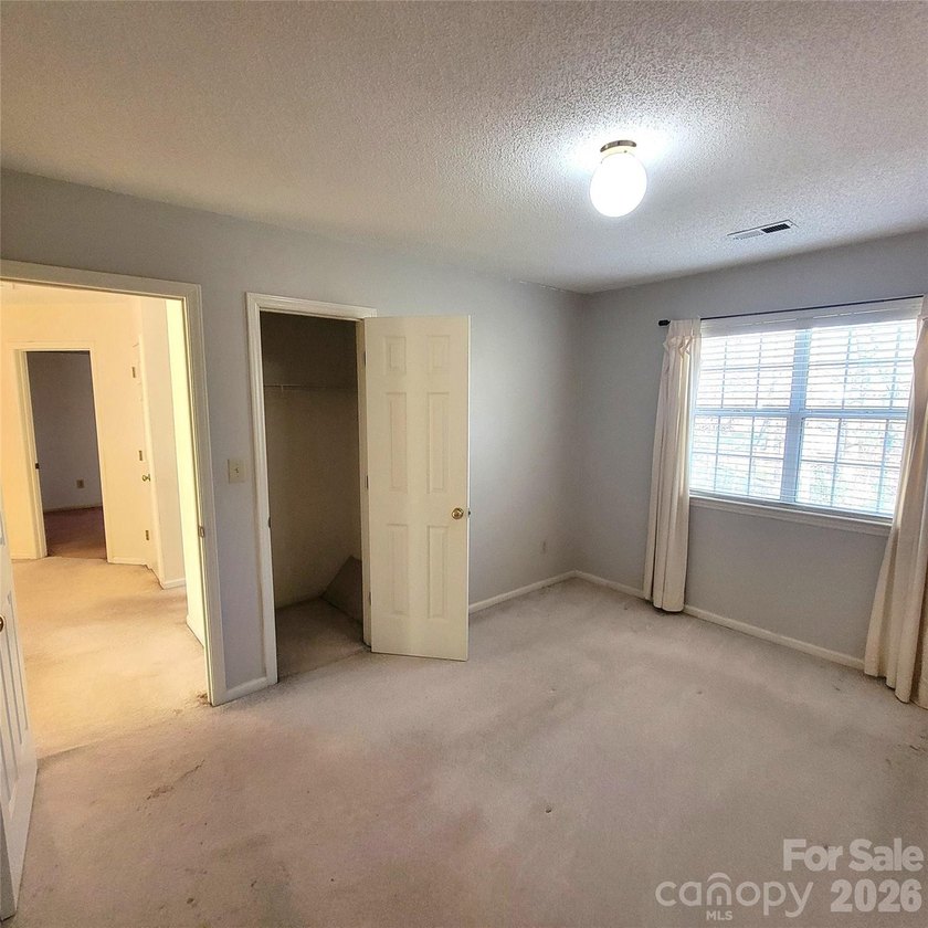 **PRICE REDUCED $100,000 FOR QUICK CLOSING!**Highly sought after - photo 29