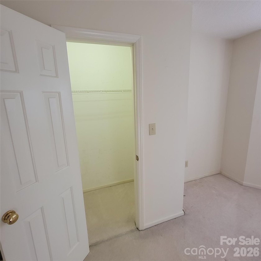 **PRICE REDUCED $100,000 FOR QUICK CLOSING!**Highly sought after - photo 31