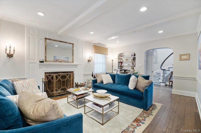Welcome to this lovely side hall colonial boasting 4 bedrooms, 3 - photo 4