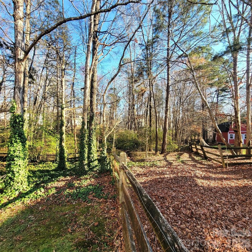 **PRICE REDUCED $100,000 FOR QUICK CLOSING!**Highly sought after - photo 36