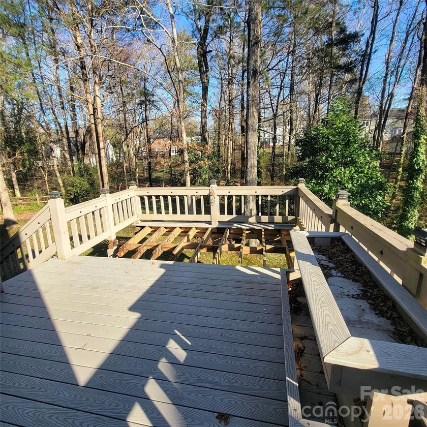 **PRICE REDUCED $100,000 FOR QUICK CLOSING!**Highly sought after - photo 40