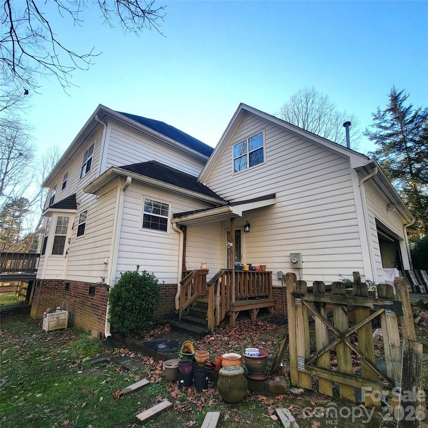 **PRICE REDUCED $100,000 FOR QUICK CLOSING!**Highly sought after - photo 43