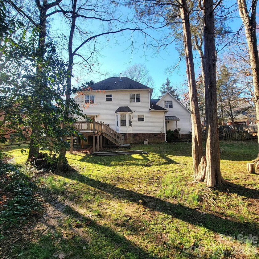 **PRICE REDUCED $100,000 FOR QUICK CLOSING!**Highly sought after - photo 44
