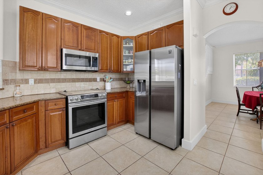 Rare 5-Bed, 3-Bath Cul-de-Sac Trophy Estate in the highly - photo 14