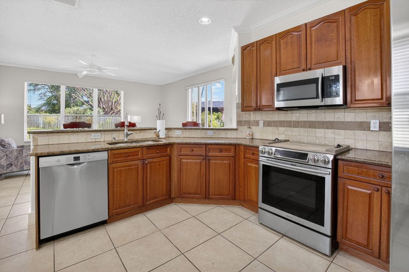 Rare 5-Bed, 3-Bath Cul-de-Sac Trophy Estate in the highly - photo 15