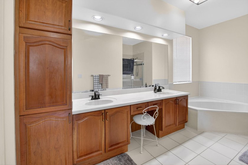 Rare 5-Bed, 3-Bath Cul-de-Sac Trophy Estate in the highly - photo 29