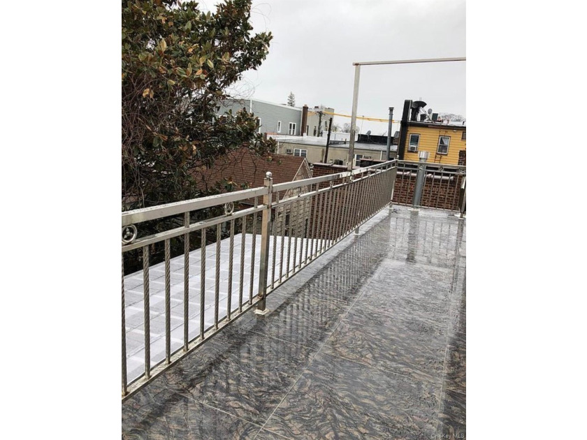 Exceptional mixed-use property in the heart of Flushing. This - photo 4