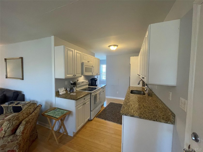 This inviting second-floor condo in Westhampton offers a - photo 5