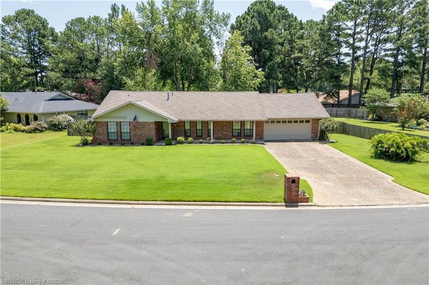 Welcome to this charming home in the desirable Village Harbor - photo 5