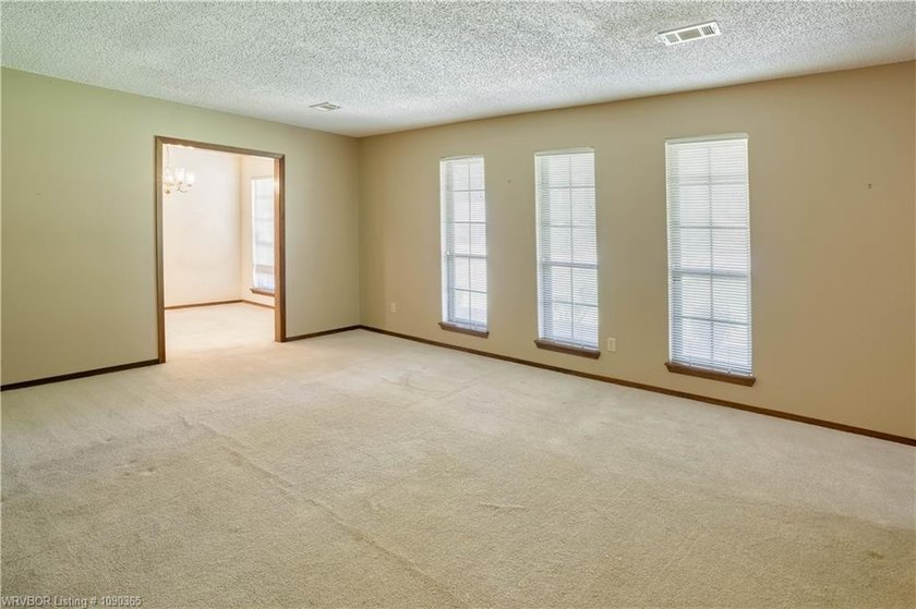 Welcome to this charming home in the desirable Village Harbor - photo 7