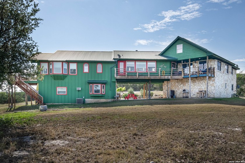 Come and see this beautiful custom built home in the Texas Hill - photo 6