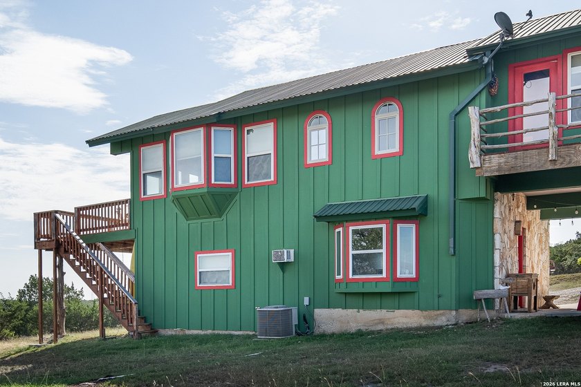 Come and see this beautiful custom built home in the Texas Hill - photo 7