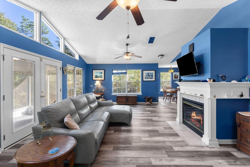 Welcome to your lakefront retreat! This 3BR/2BA home sits on a - photo 8