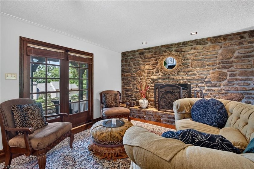 Welcome to this charming Tudor-style home in the Fianna Hills - photo 4