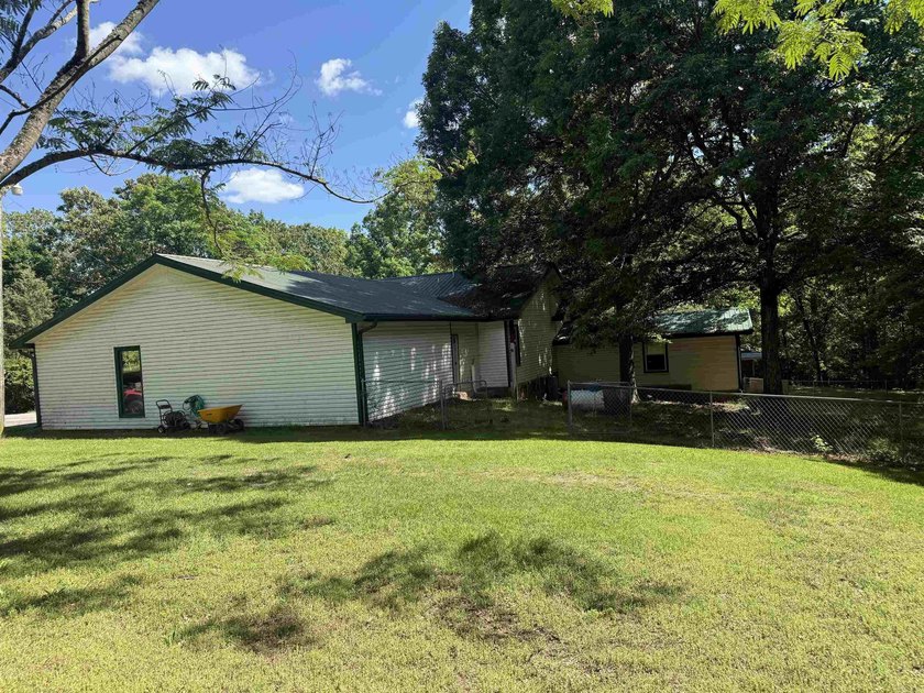 Looking for peaceful country living with lots of space? Or a - photo 12