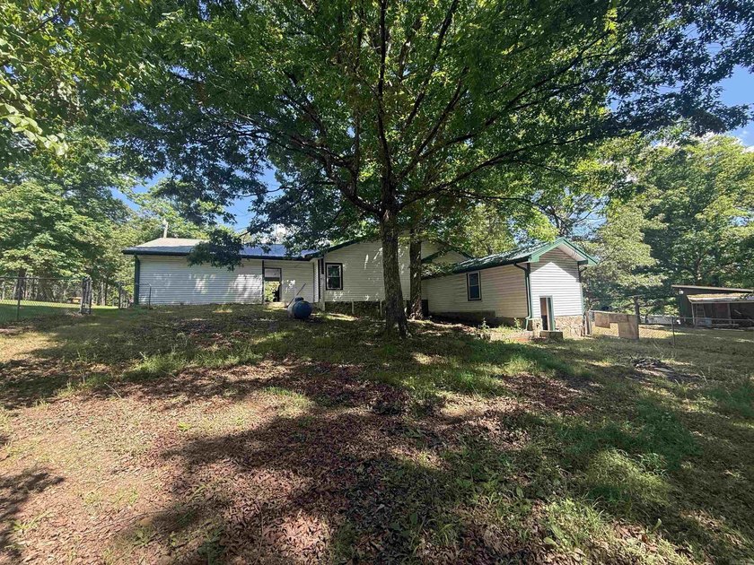 Looking for peaceful country living with lots of space? Or a - photo 13