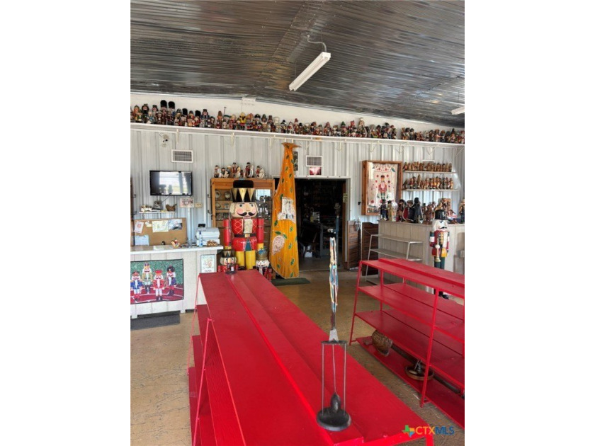 For sale in Seguin, Texas: a well-known commercial property - photo 13