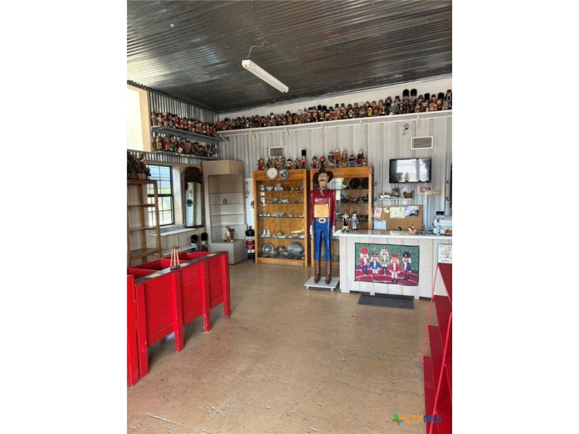 For sale in Seguin, Texas: a well-known commercial property - photo 14