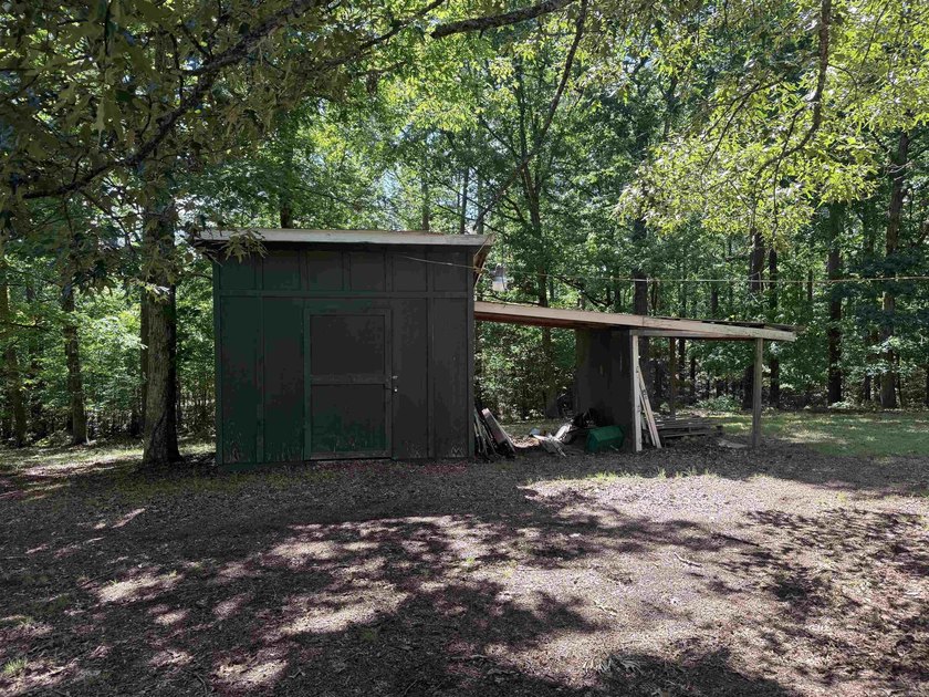 Looking for peaceful country living with lots of space? Or a - photo 17