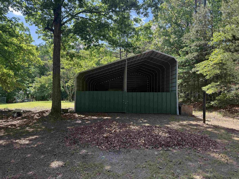 Looking for peaceful country living with lots of space? Or a - photo 18