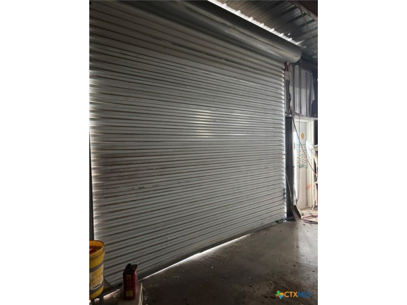 For sale in Seguin, Texas: a well-known commercial property - photo 19