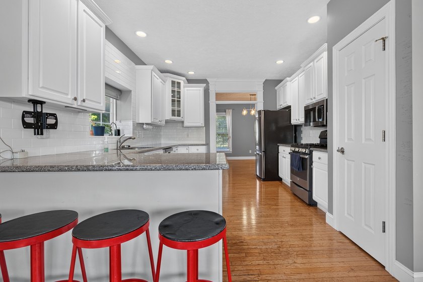 Enjoy beautiful waterfront views from this spacious home in - photo 10