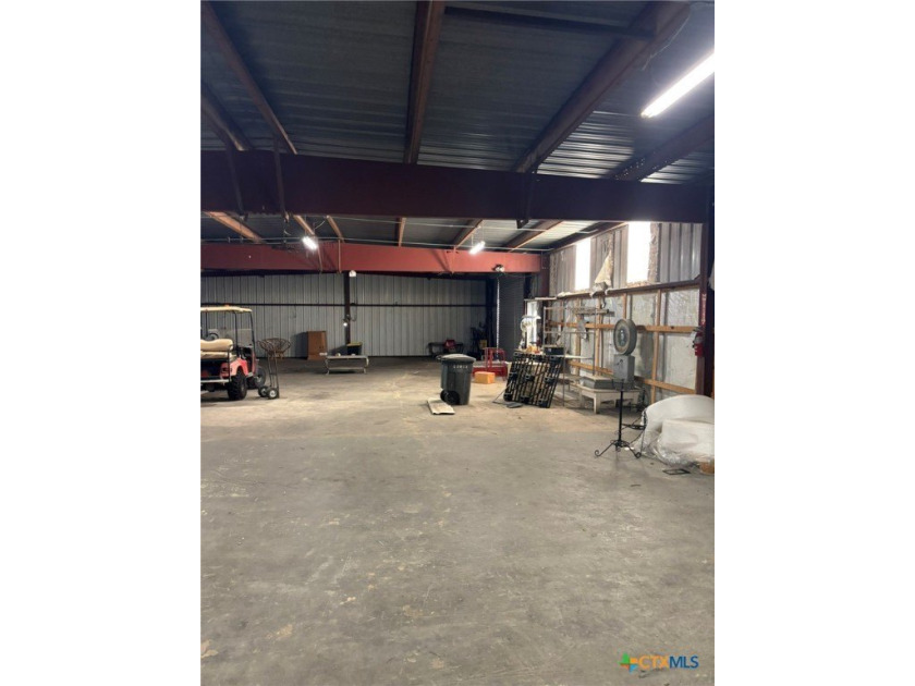 For sale in Seguin, Texas: a well-known commercial property - photo 20