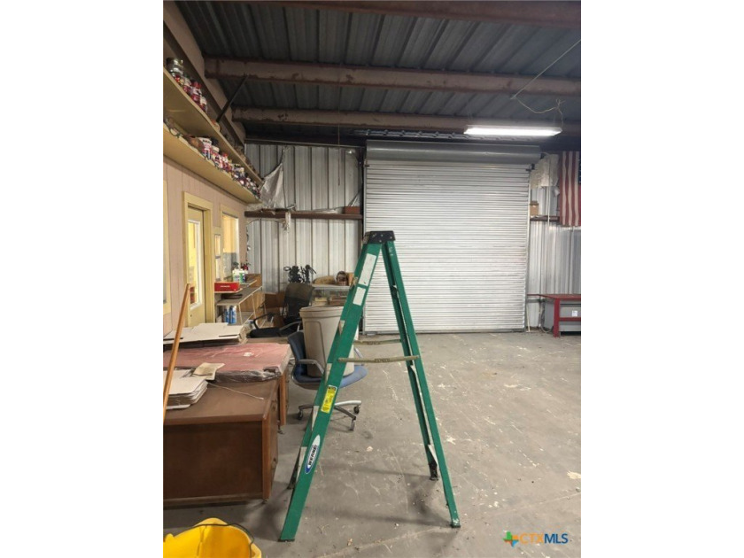 For sale in Seguin, Texas: a well-known commercial property - photo 22