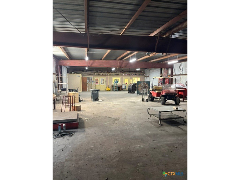 For sale in Seguin, Texas: a well-known commercial property - photo 23