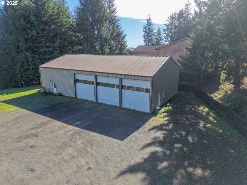 2+ acres of private country living with well and septic. Large - photo 2