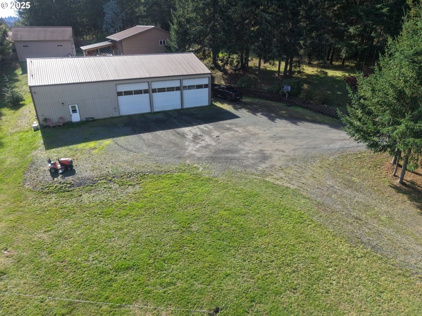 2+ acres of private country living with well and septic. Large - photo 4