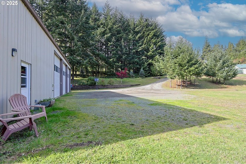 2+ acres of private country living with well and septic. Large - photo 7