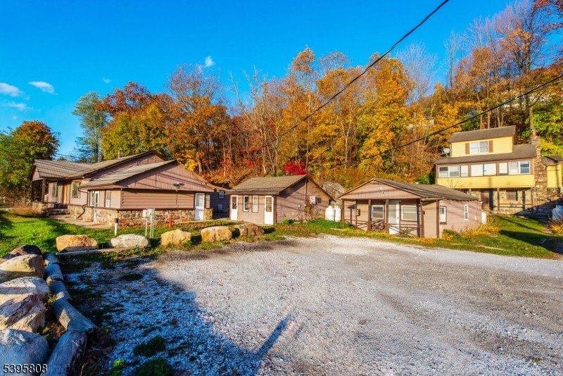 FORMER MOTEL DIRECTLY ACROSS THE STREET FROM ICONIC LAKE - photo 26