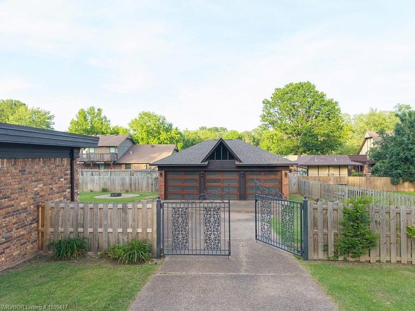 Welcome to this beautifully updated home in the heart of Fort - photo 4