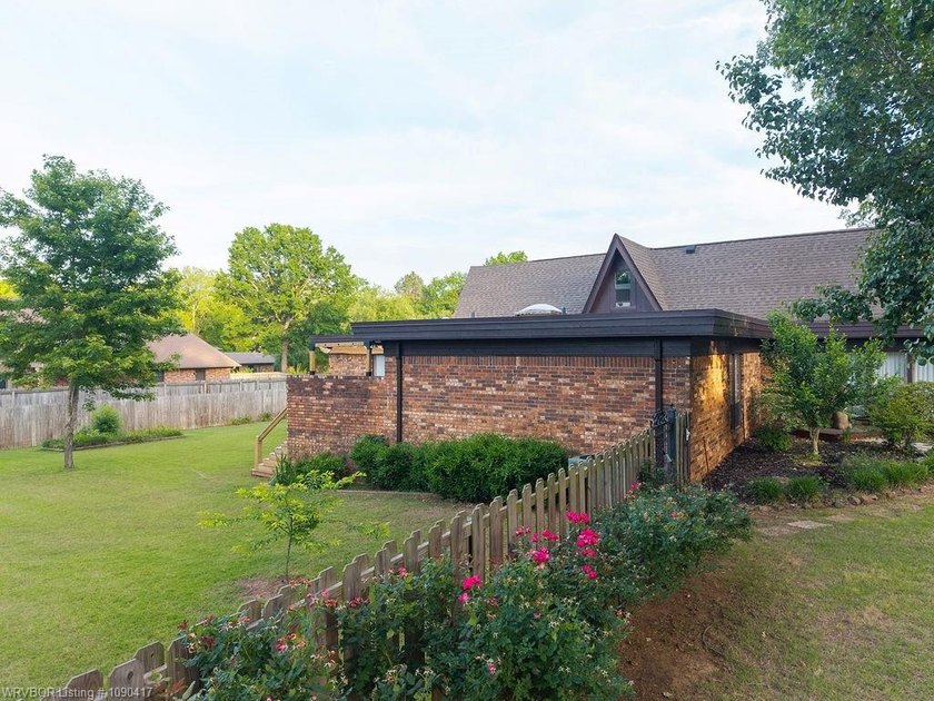 Welcome to this beautifully updated home in the heart of Fort - photo 7