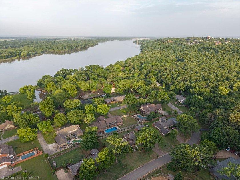 Welcome to this beautifully updated home in the heart of Fort - photo 8