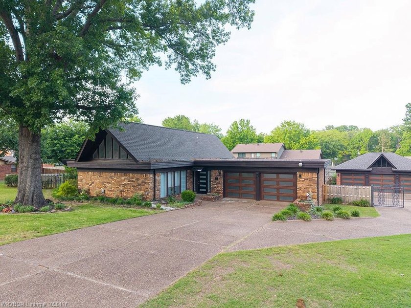 Welcome to this beautifully updated home in the heart of Fort - photo 9